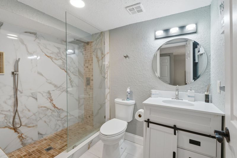 The 25th Street House — photo 18