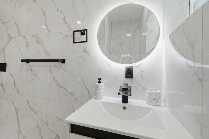 Bathroom vanity