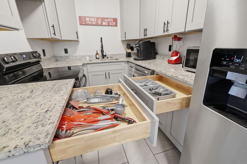 Kitchen with stocked drawers and cabinets